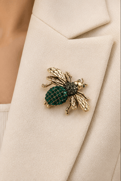 Broche Abeille Élégante en Strass – Bijou de Revers Tendance
