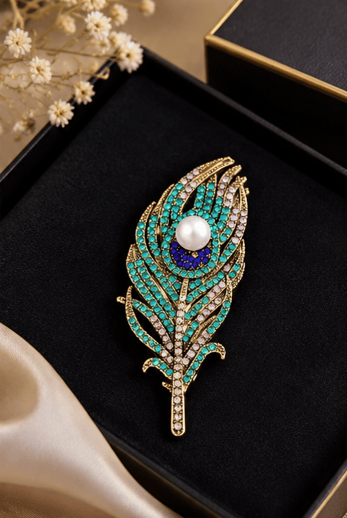 Broche Plume Élégante avec Perle et Cristaux Colorés – Style Vintage