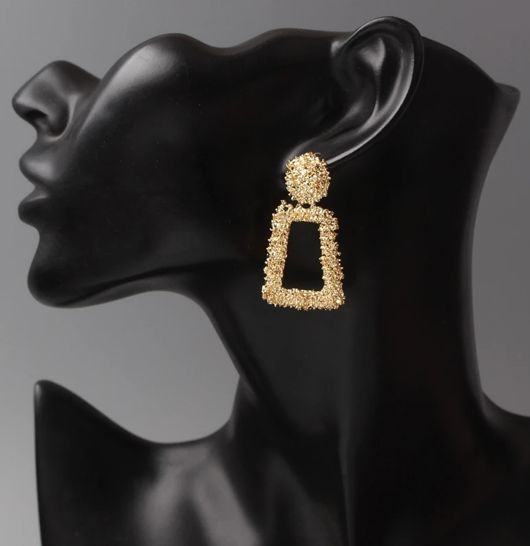 Boucles d’Oreilles Géométriques Longues – Style Tendance