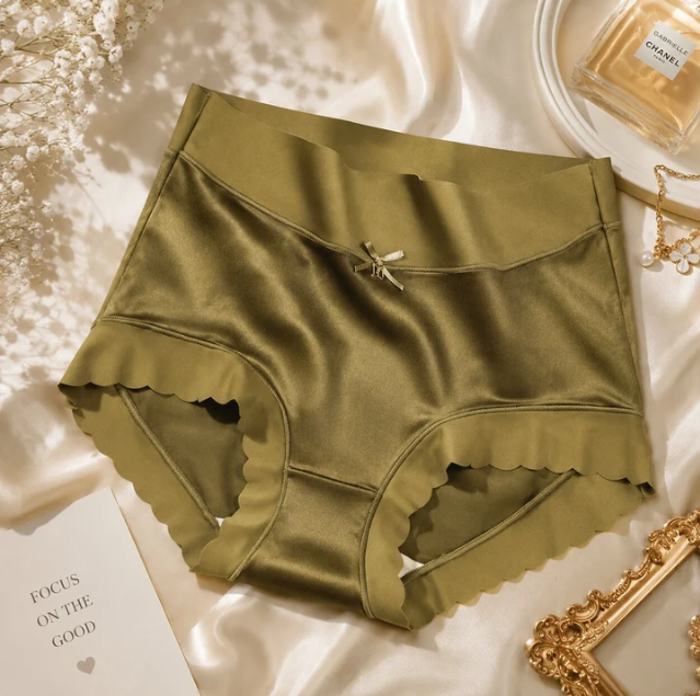 Lot de 5 Culottes Satinées Premium – Antibactériennes & Confort Seconde Peau