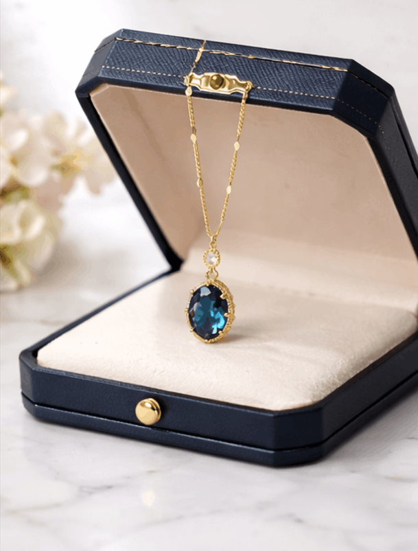 Collier Élégance Bleu Royal – Finition Or