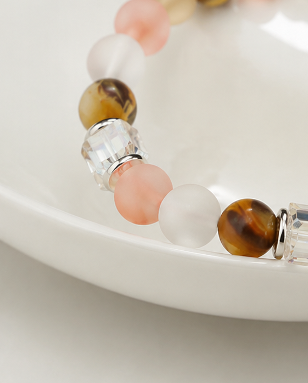 Éclat Rosé – Bracelet Quartz Cerise & Cristal Lumineux