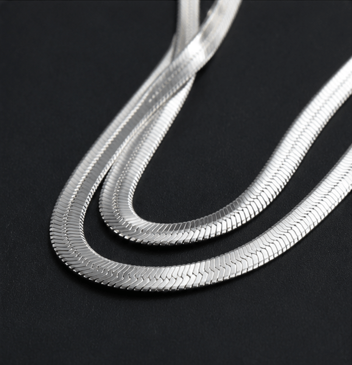 Collier Double Chaîne Serpent Argentée – Élégance Intemporelle