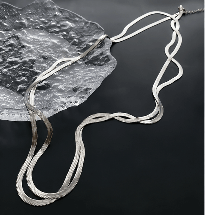 Collier Double Chaîne Serpent Argentée – Élégance Intemporelle