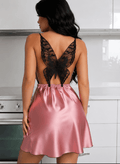 Nuisette Satin Rouge – Dos Nu avec Dentelle Papillon