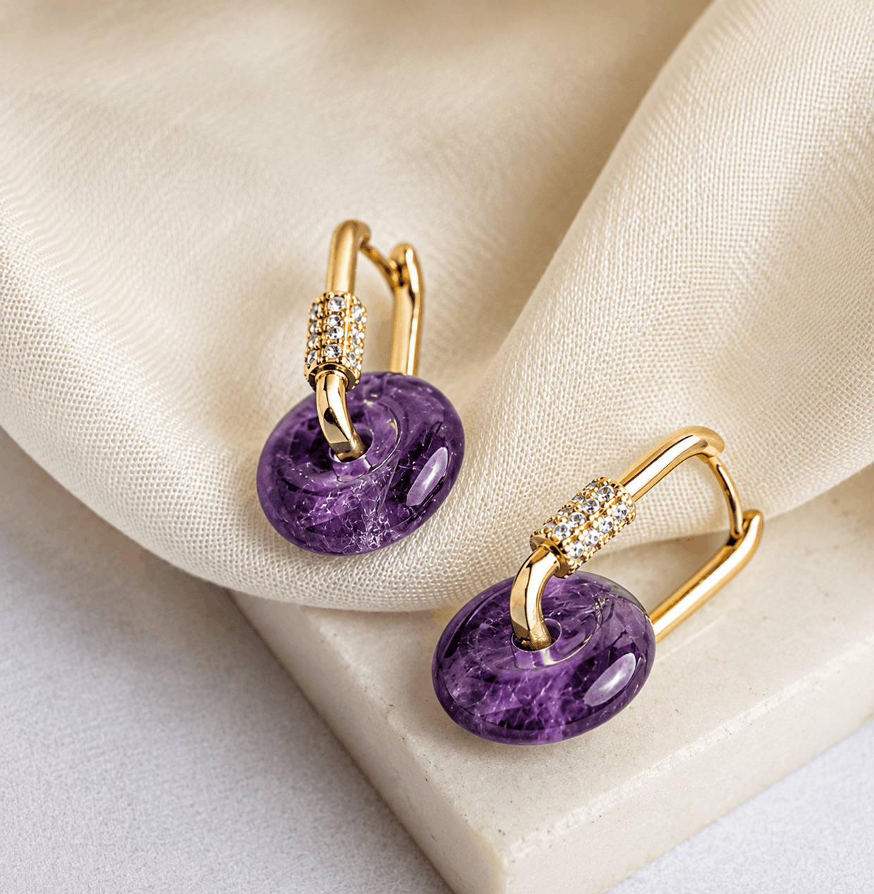 Boucles d’Oreilles Anneaux en Améthyste – Élégance Naturelle et Style Raffiné
